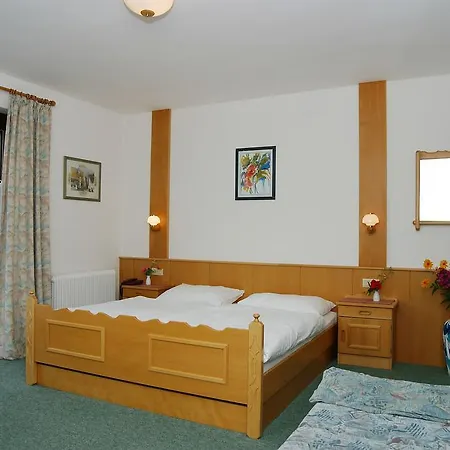 Hotel Garni Lisa 3*